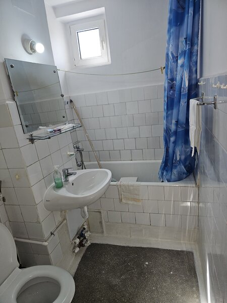 Berceni, strada Emil Racovita nr. 27,